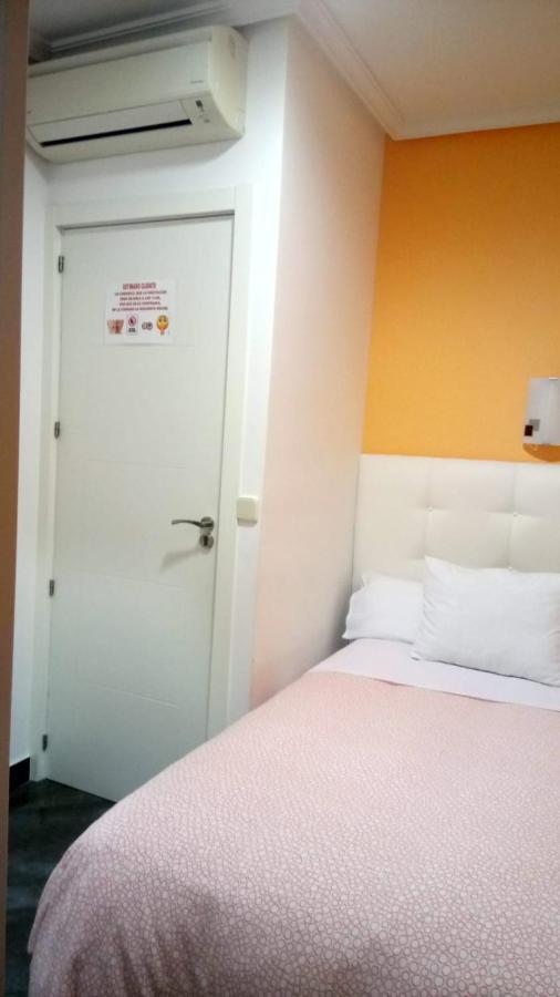 Pension Navarra Madrid Esterno foto